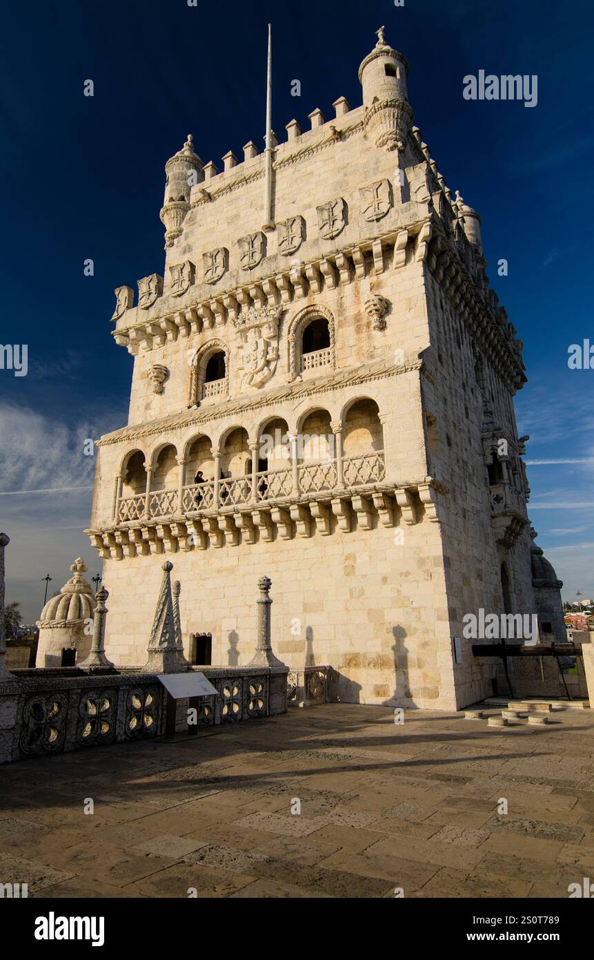Torre de Belem. Archi in stile Rennaissance. Costruito nel XVI secolo per difendere la foce del fiume Tago. Belem, Lisbona, Portogallo Foto Stock