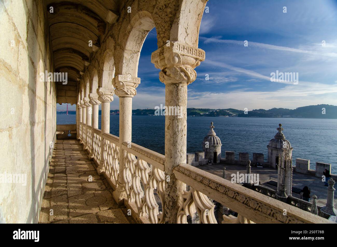 Torre de Belem. Archi in stile Rennaissance. Costruito nel XVI secolo per difendere la foce del fiume Tago. Belem, Lisbona, Portogallo Foto Stock