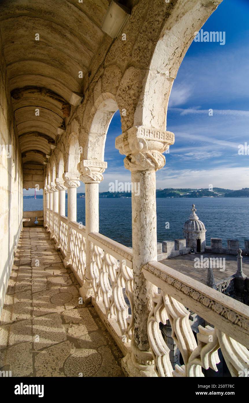 Torre de Belem. Archi in stile Rennaissance. Costruito nel XVI secolo per difendere la foce del fiume Tago. Belem, Lisbona, Portogallo Foto Stock