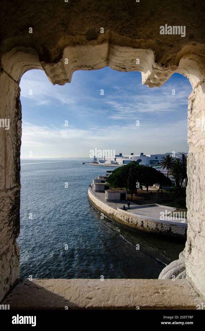 Torre de Belem. Archi in stile Rennaissance. Costruito nel XVI secolo per difendere la foce del fiume Tago. Belem, Lisbona, Portogallo Foto Stock