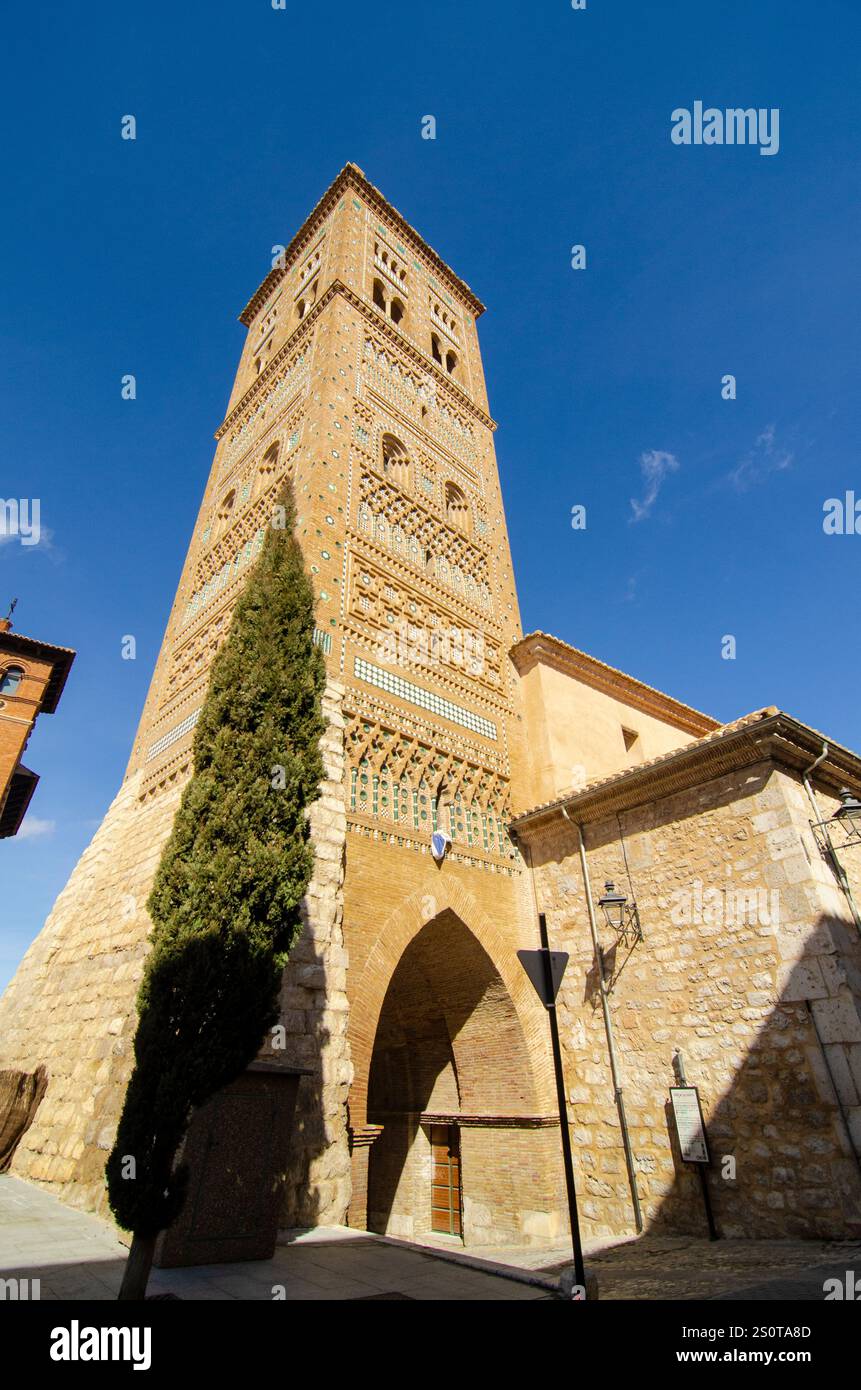 La torre mudejar di San Martin durante la storia d'amore medievale celebrata ogni anno dal 1996 a Teruel è chiamata la celebrazione di Las Bodas de Isabel d Foto Stock
