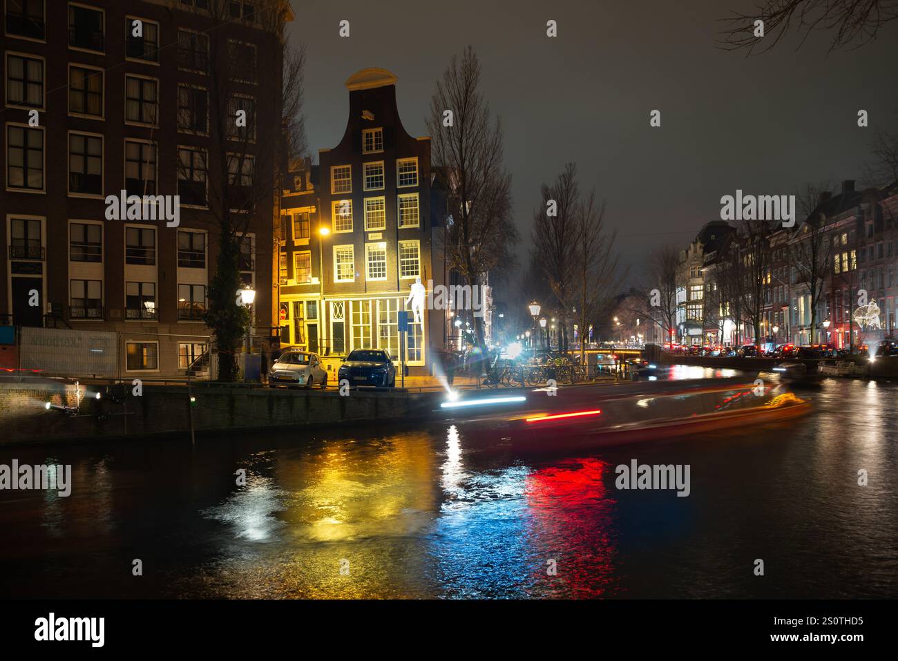 30.11.2024 Amsterdam, Paesi Bassi, tradizionale Festival delle luci sui canali di Amsterdam, attrazioni turistiche e possibilità per gli artisti di presentare il proprio Foto Stock