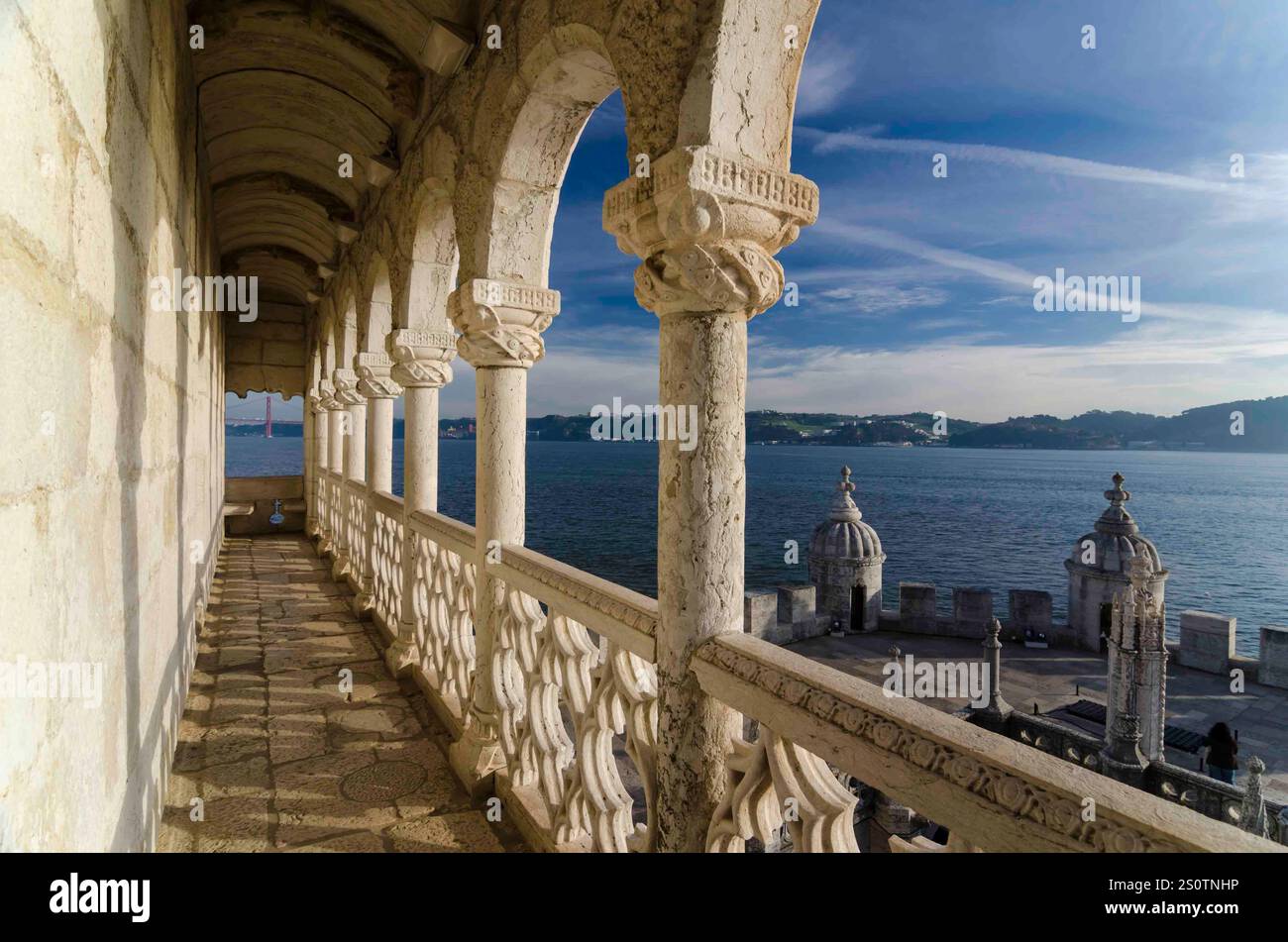 Torre de Belem. Archi in stile Rennaissance. Costruito nel XVI secolo per difendere la foce del fiume Tago. Belem, Lisbona, Portogallo Foto Stock