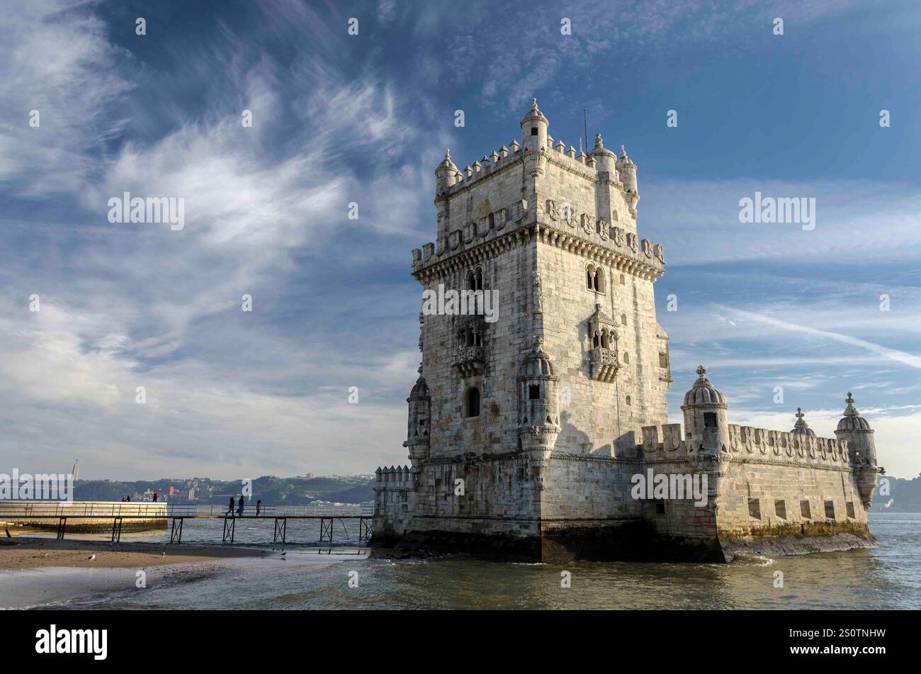 Torre de Belem. Archi in stile Rennaissance. Costruito nel XVI secolo per difendere la foce del fiume Tago. Belem, Lisbona, Portogallo Foto Stock