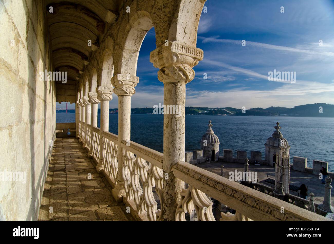 Torre de Belem. Archi in stile Rennaissance. Costruito nel XVI secolo per difendere la foce del fiume Tago. Belem, Lisbona, Portogallo Foto Stock