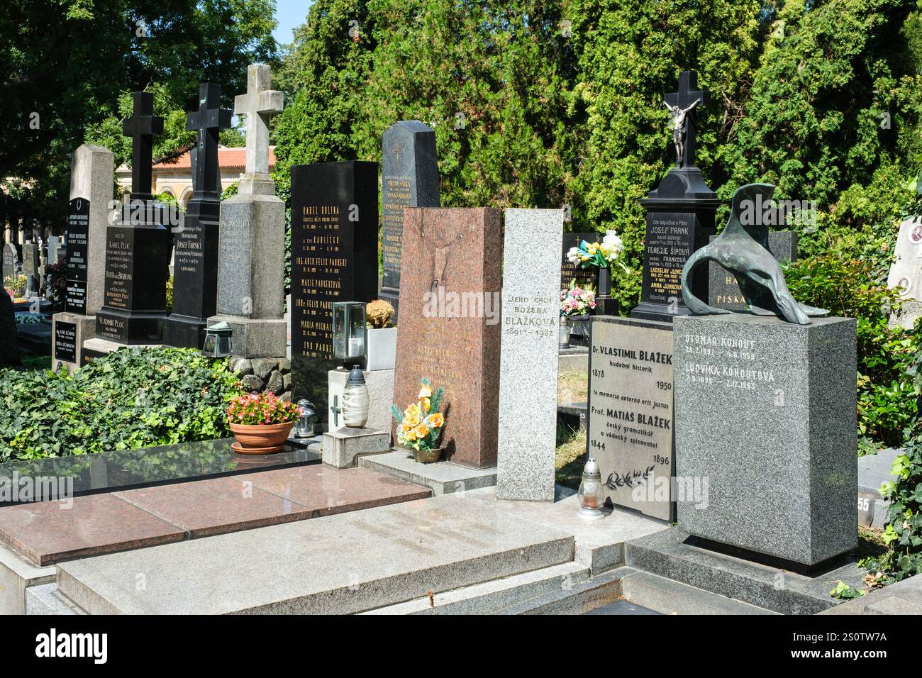 Cimitero nazionale, Vysehrad, luogo di sepoltura delle principali figure culturali ceche, Praga, Repubblica Ceca, Cechia. Foto Stock
