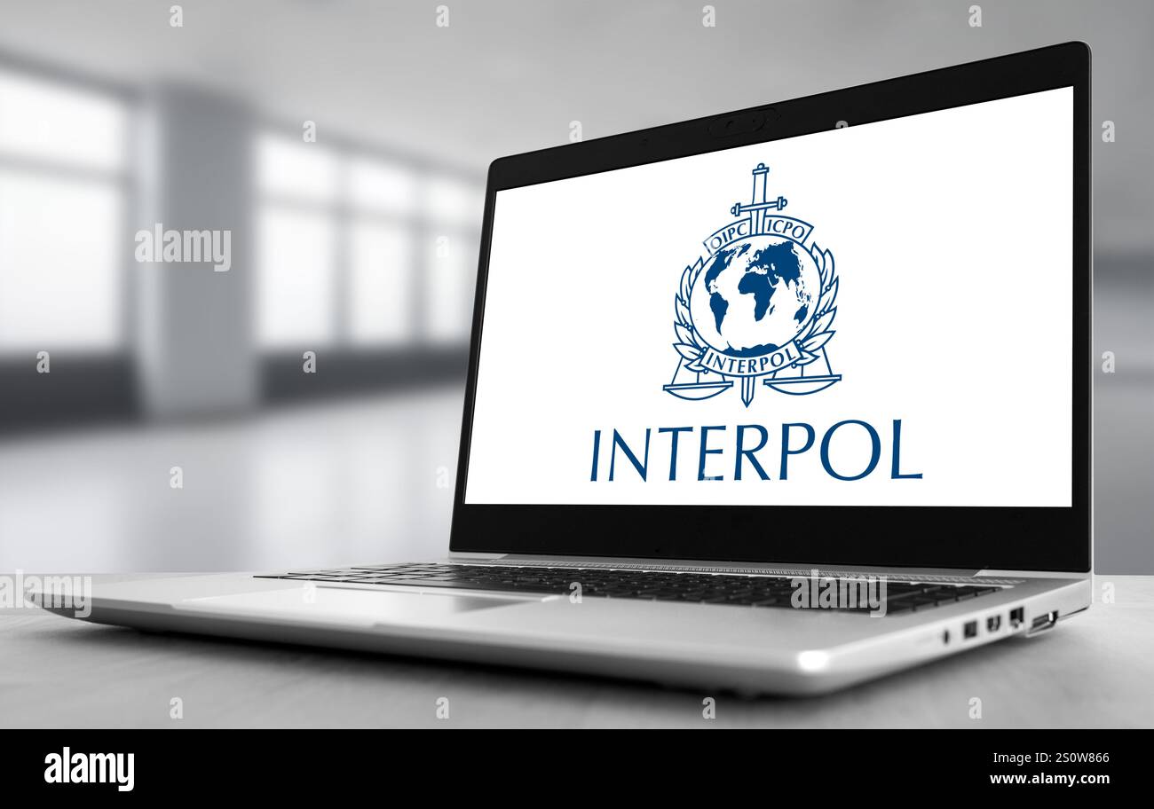 Interpol - organizzazione internazionale che facilita la cooperazione di polizia e il controllo della criminalità a livello mondiale Foto Stock