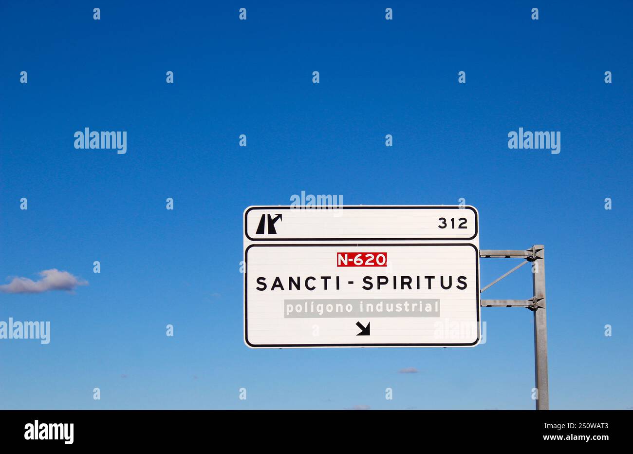 Wegweiser/Vorwegweiser/Richtungsweiser/ Autobahnschild Richtung / Abfahrt nach Sancti-Spiritus poligono Industrial, auf einer Autobahn in spagnolo. Foto Stock