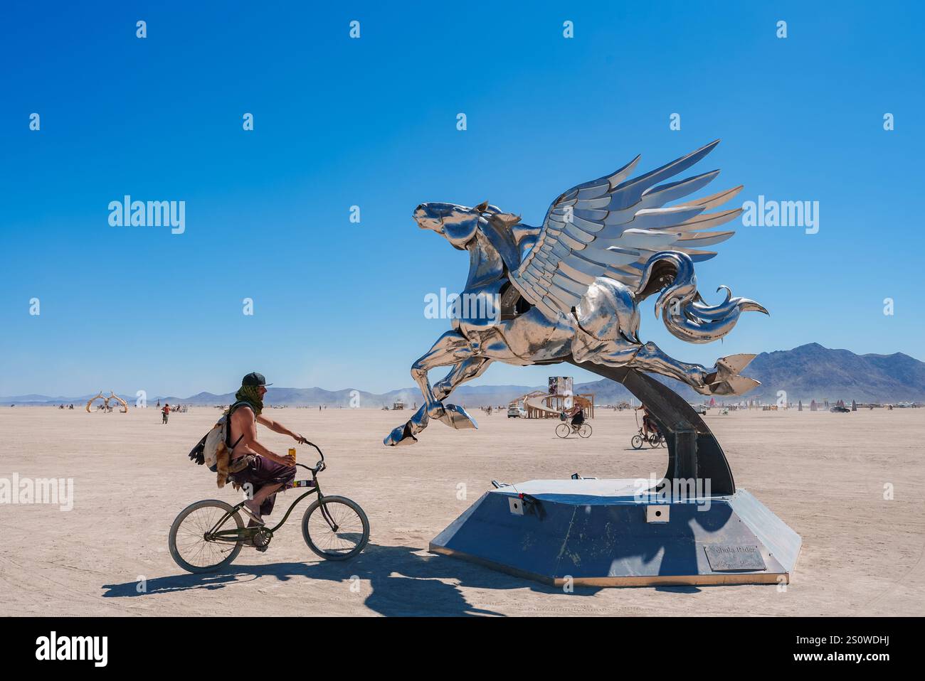 Scultura di Pegasus metallizzata al Burning Man nel deserto di Black Rock Foto Stock