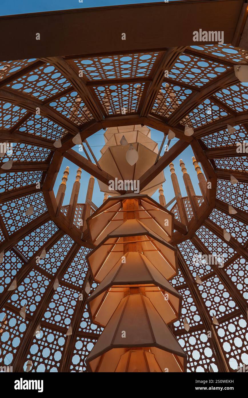 Installazione geometrica della cupola al Desert Festival in Nevada Foto Stock