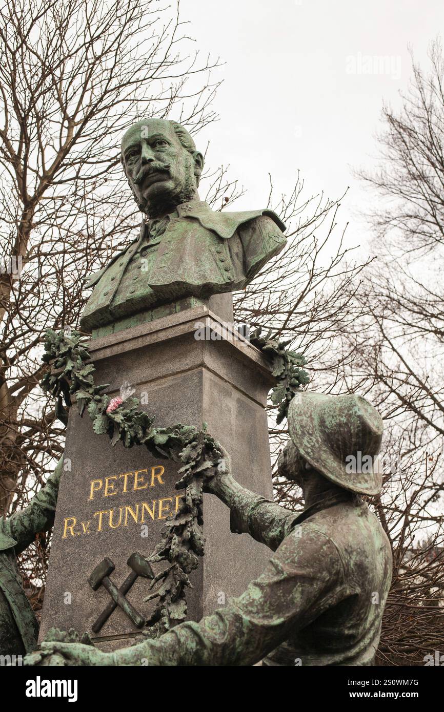 Monumento a Peter Tunner, Peter Tunner Park, Leoben, Stiria, Austria, Europa Foto Stock