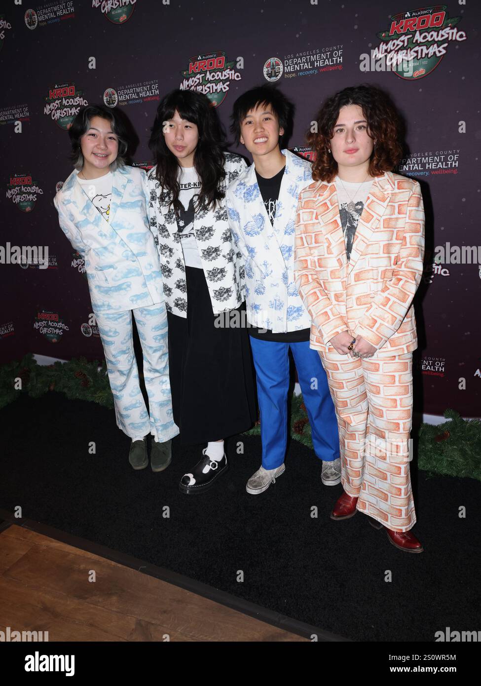Linda Lindas - Mila de la Garza, Lucia de la Garza, Eloise Wong e Bela Salazar partecipano al 33° annuale KROQ quasi Acoustic Christmas 2024 at T Foto Stock