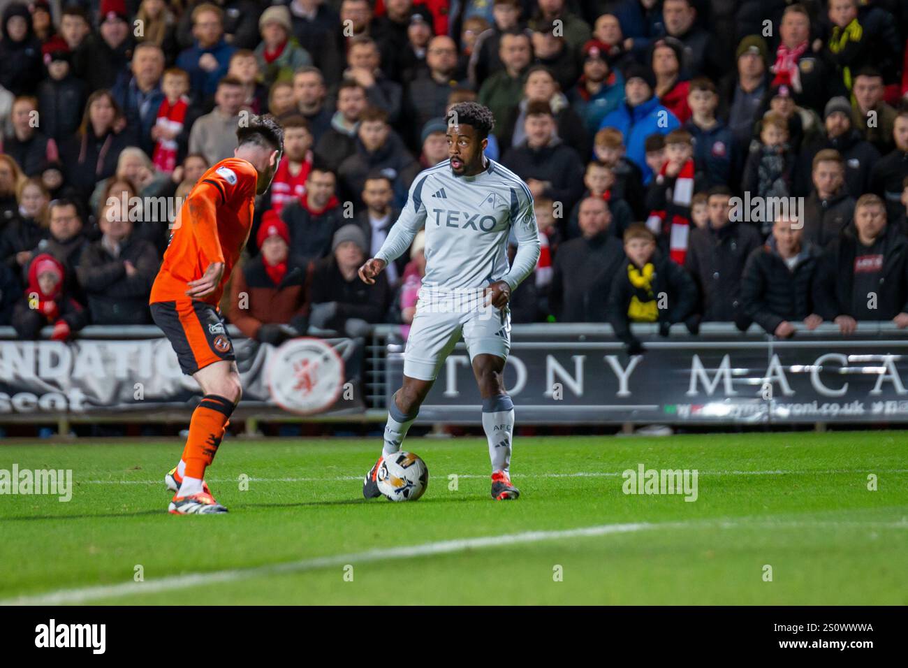 Dundee, Scozia. 31 dicembre 2024. Aberdeen's Duk inizia un attacco durante la partita di Premiership scozzese tra il Dundee United che ospita l'Aberdeen al Tannadice Park. Il Dundee United ha vinto 1-0. Foto Stock