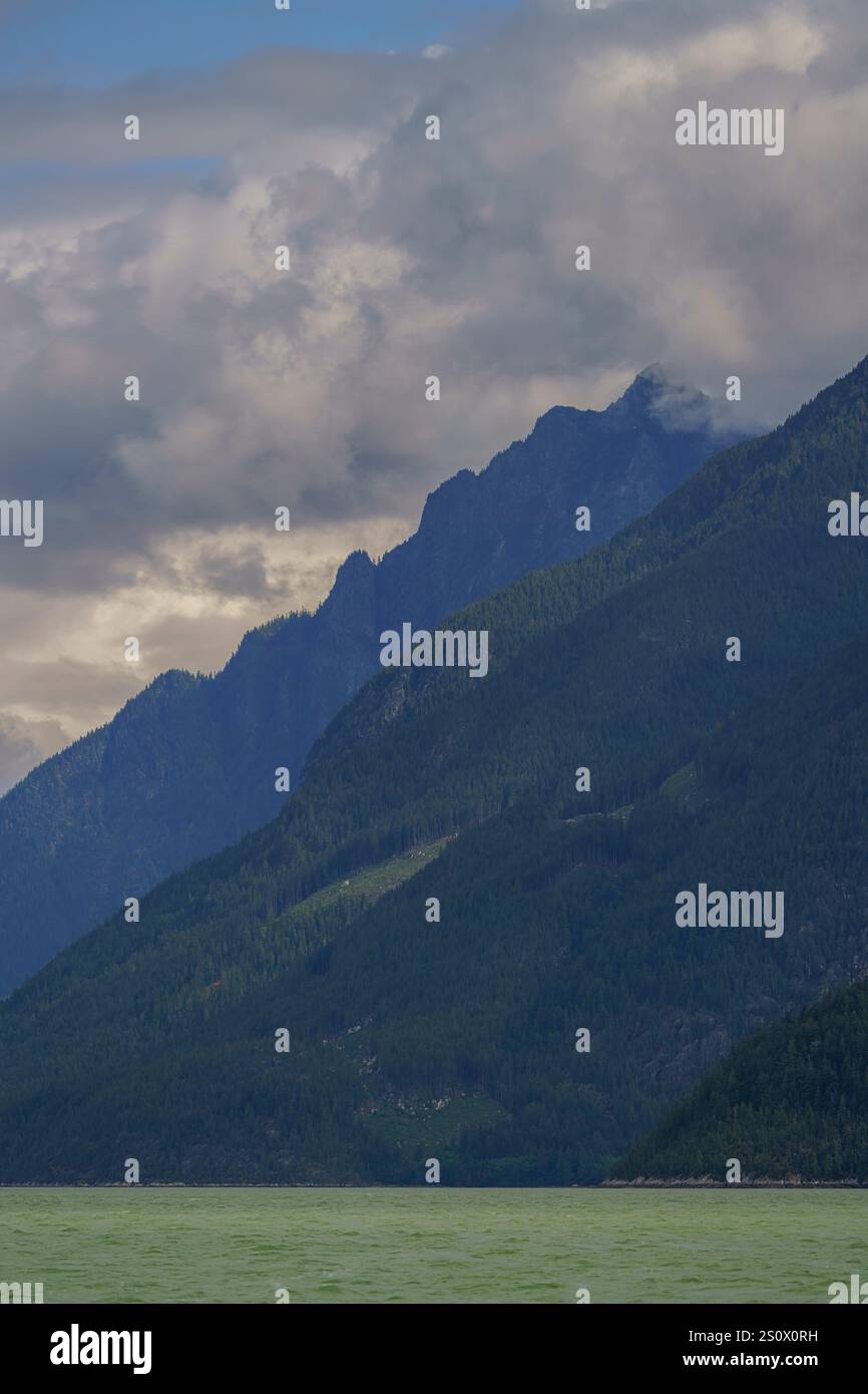 Parte orientale di Knight Inlet, Foto Stock