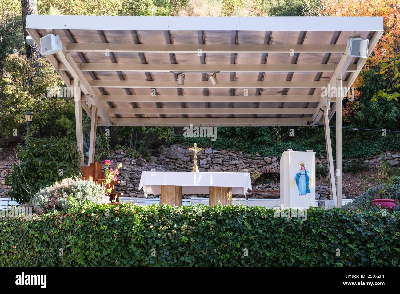 Turchia, Turkiye. Luogo di destinazione religioso cristiano: Altare per le cerimonie religiose presso l'ultima Casa della Vergine Maria. Foto Stock