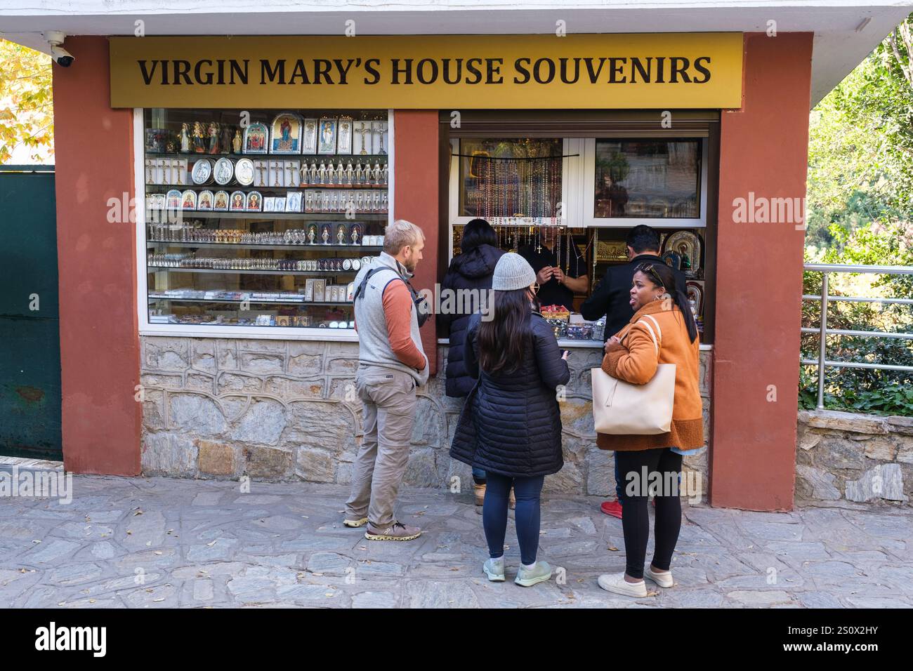 Turchia, Turkiye. Destinazione religiosa cristiana: Negozio di souvenir presso l'ultima Casa della Vergine Maria. Foto Stock
