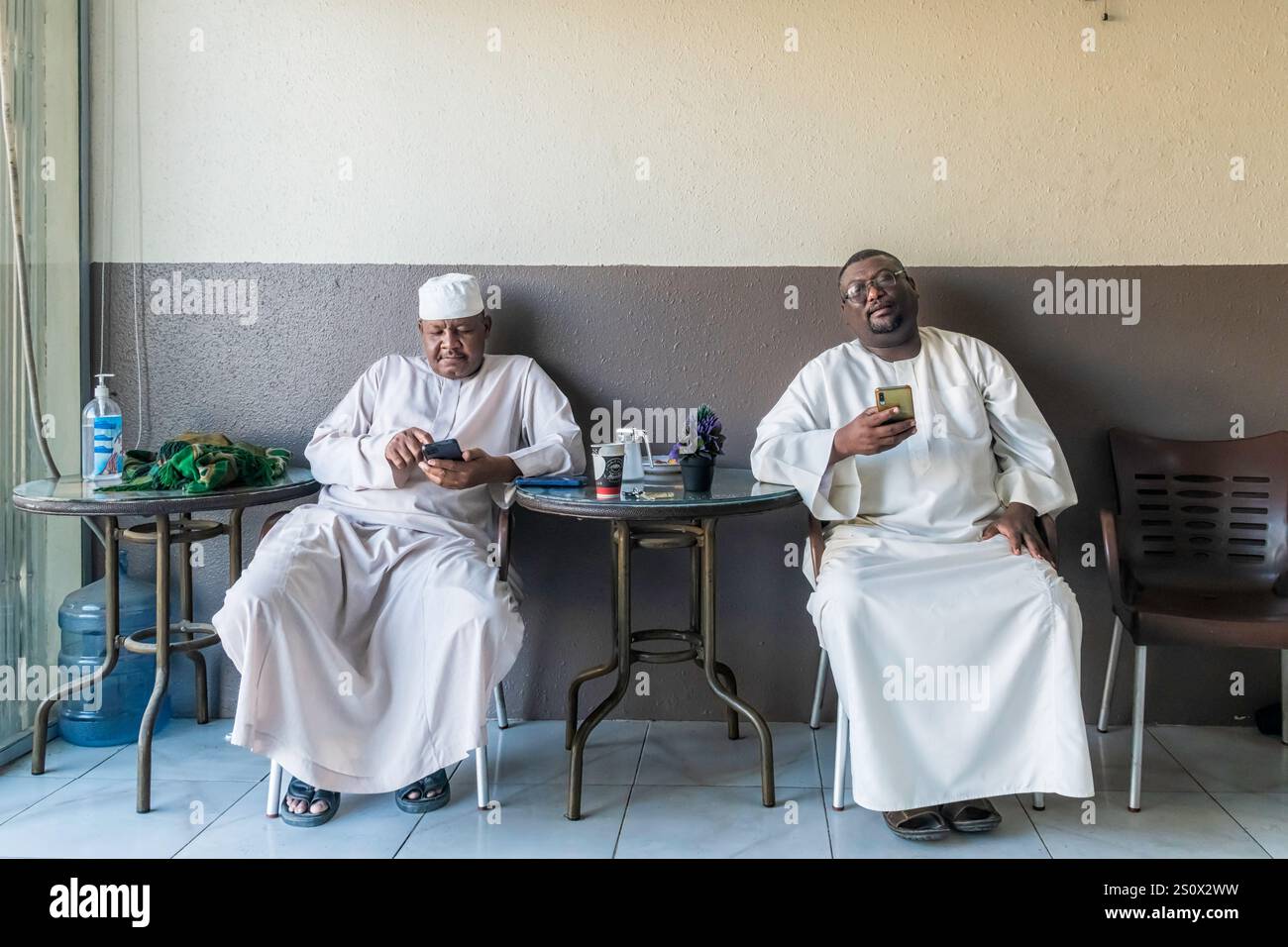 Clienti del Sudanese Cafe Foto Stock