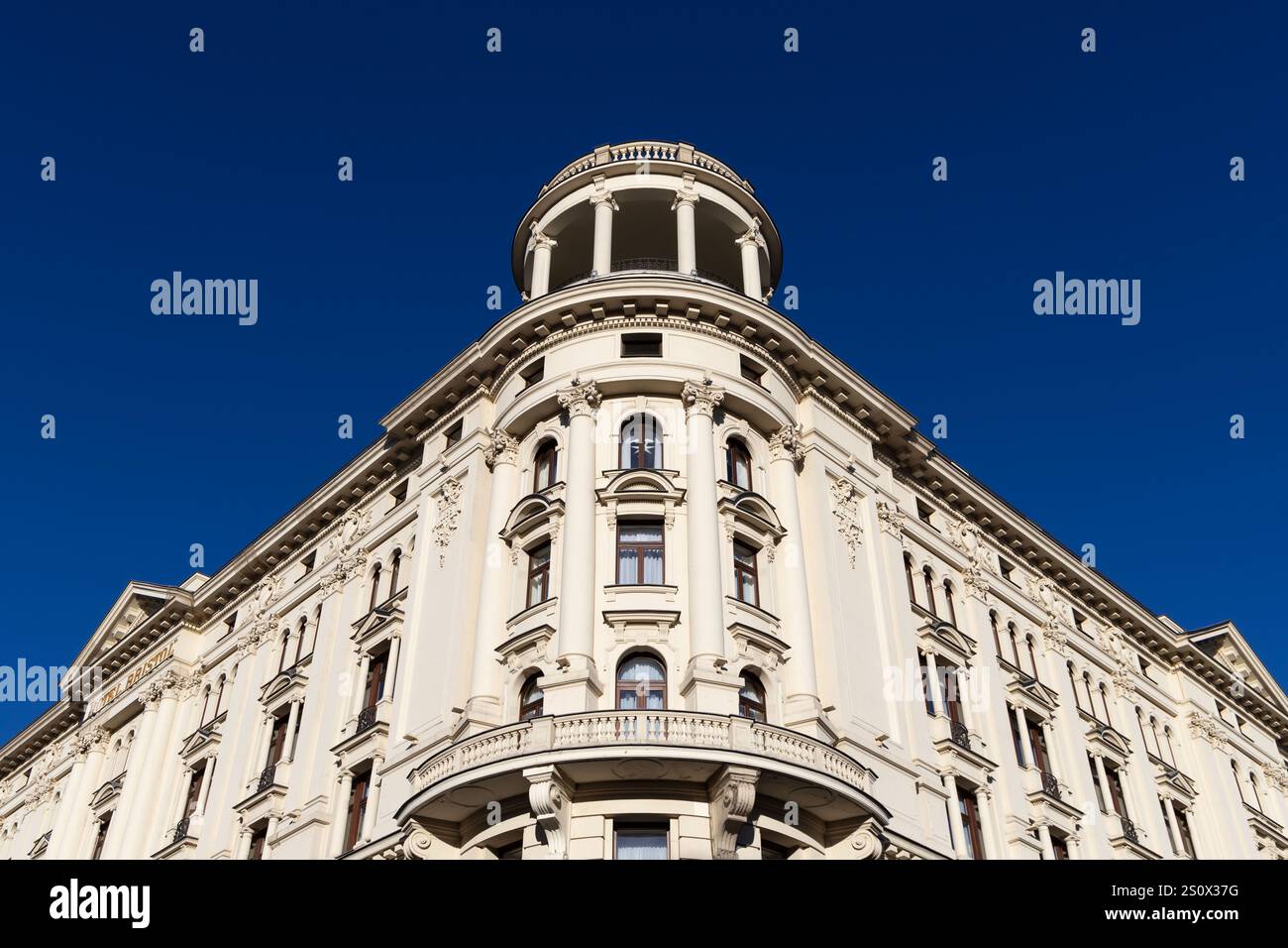 La facciata dell'albergo storico Bristol a Varsavia, Polonia Foto Stock