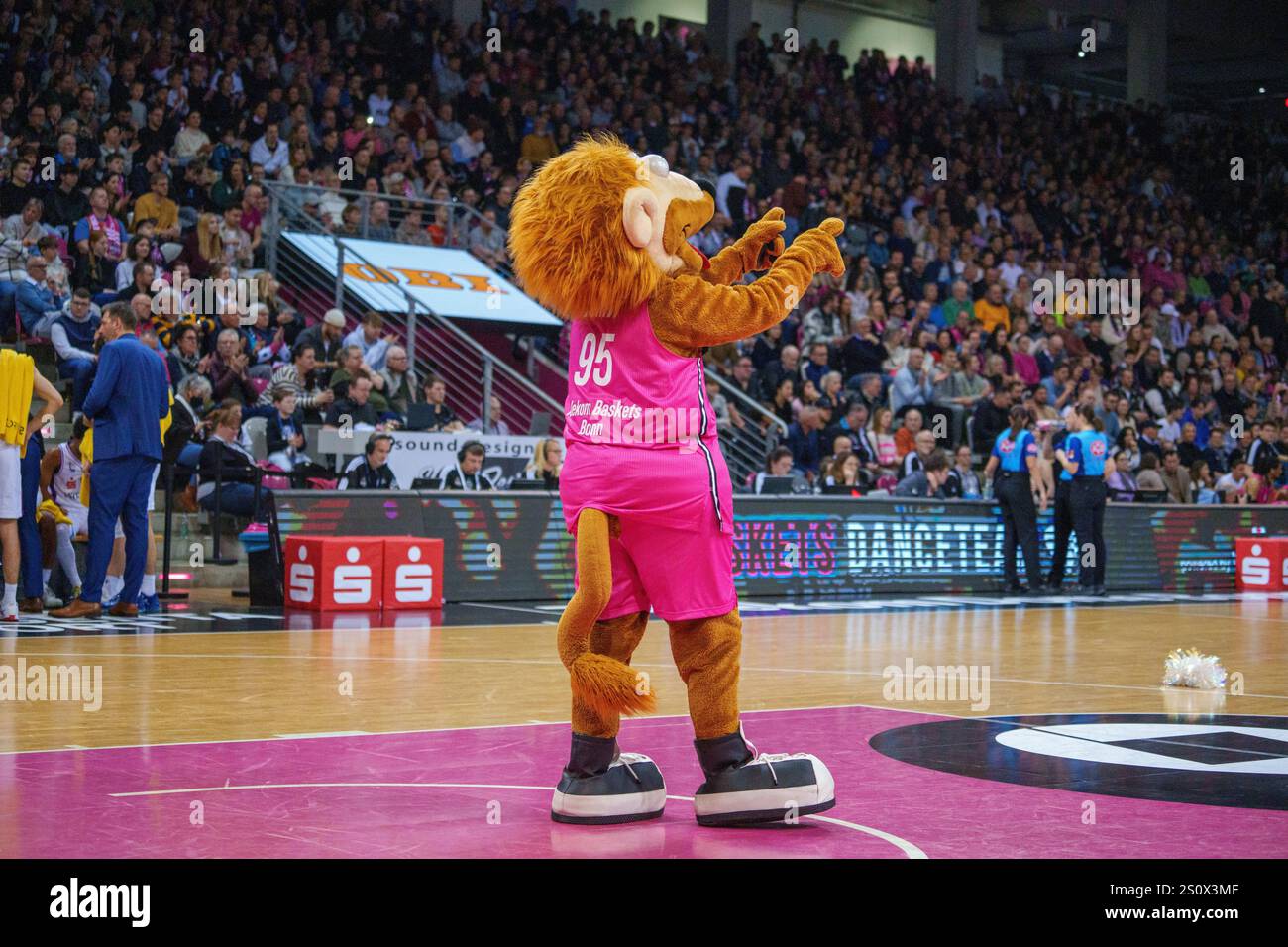 29.12.2024 BBL, Bundesliga tedesca stagione 2024/25, 14. Giorno della partita: Cesti Telekom contro BG Göttingen foto: Mascotte dei Bonn Bascets 'Bonni' Foto Stock