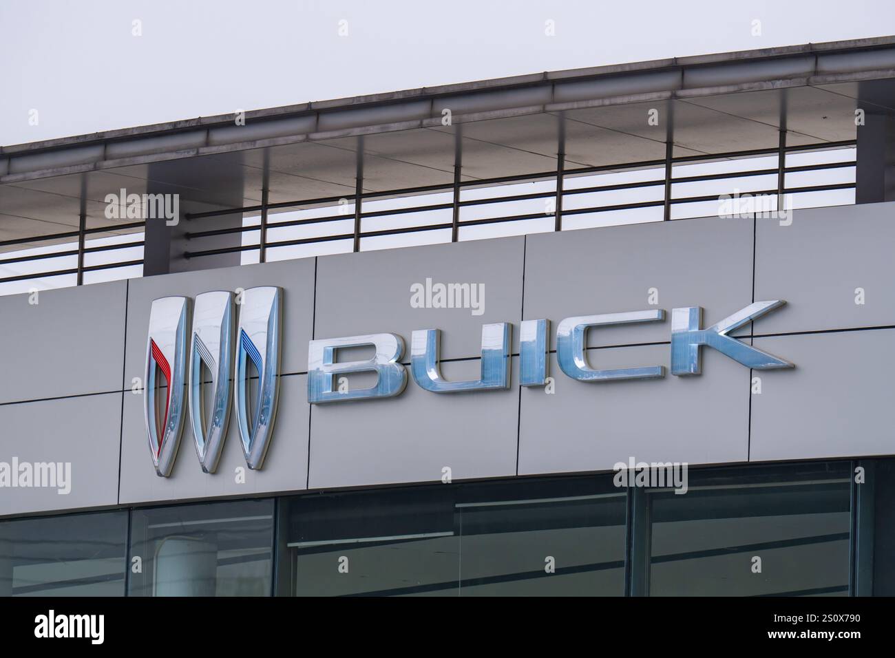 CHONGQING, CINA - 29 DICEMBRE 2024 - Il 29 DICEMBRE 2024 A Chongqing, Cina sud-occidentale, si trova un negozio di automobili BUICK. Foto Stock