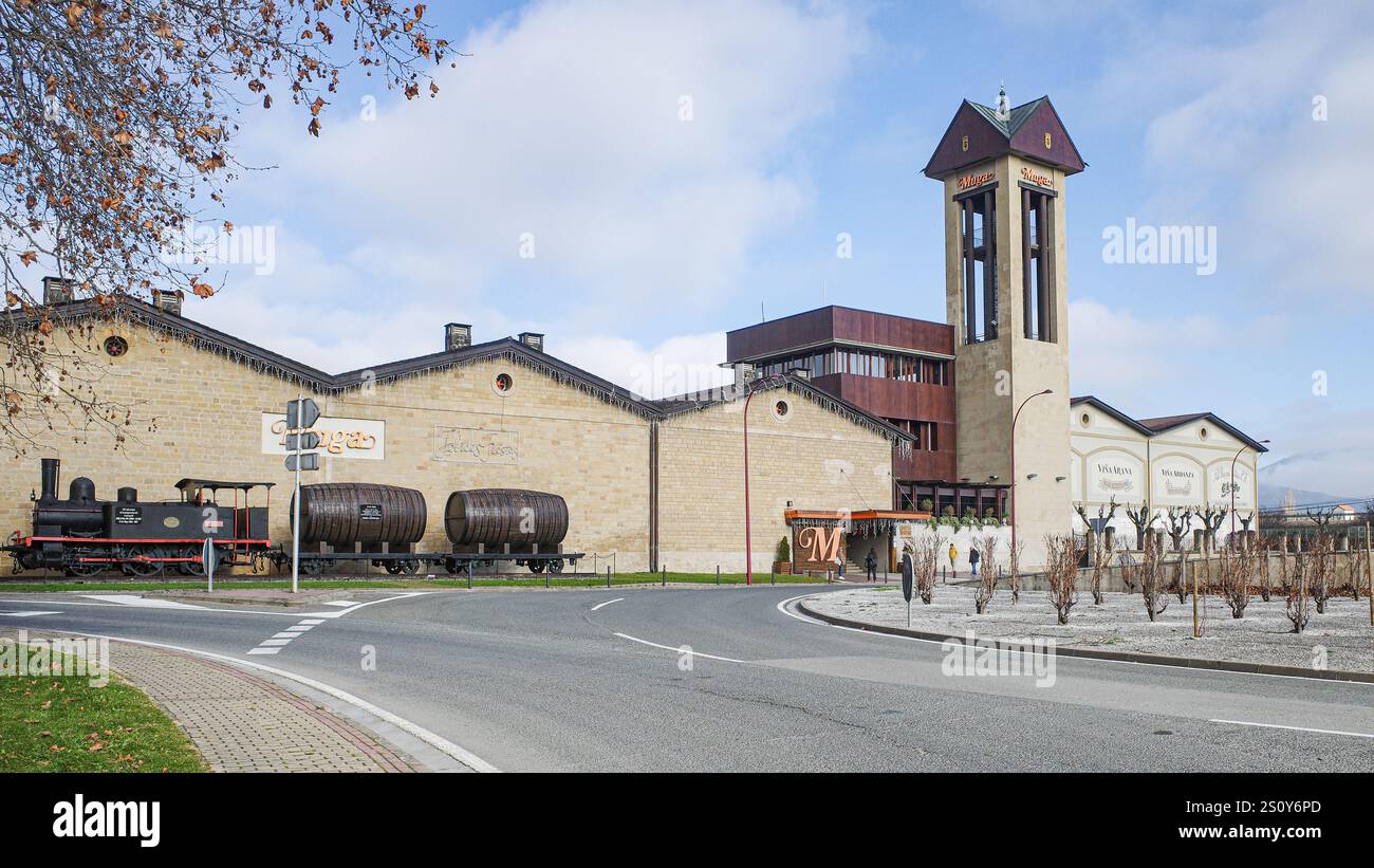 Haro, Spagna - 28 dicembre 2024: L'azienda vinicola Bodegas Muga di Haro, la Rioja, Spagna Foto Stock