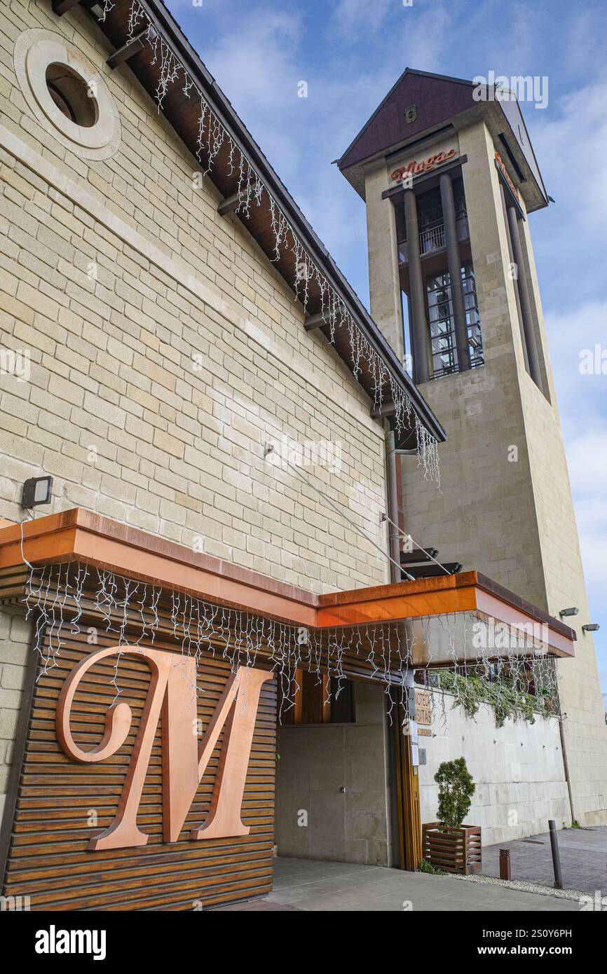 Haro, Spagna - 28 dicembre 2024: L'azienda vinicola Bodegas Muga di Haro, la Rioja, Spagna Foto Stock