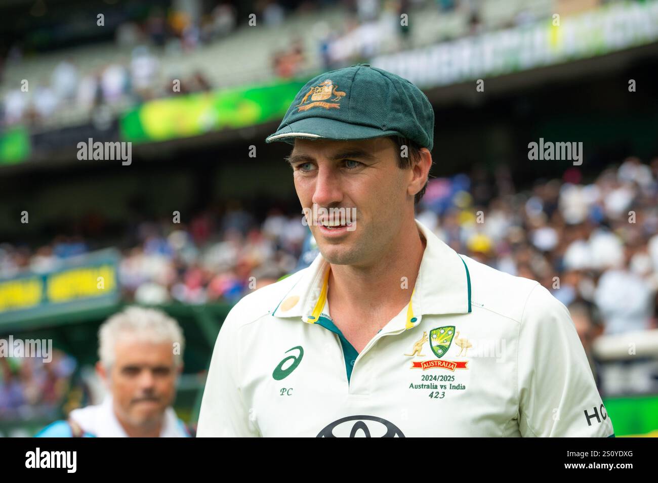 MELBOURNE, AUSTRALIA. 30 dicembre 2024. Nella foto: Il capitano della squadra australiana di cricket Pat Cummins della squadra vincente dell'Australia dopo la conclusione del quarto test tra Australia e India test Cricket al Melbourne Cricket Ground, Melbourne, Australia, il 30 dicembre 2024. Crediti: Karl Phillipson/Alamy Live News Foto Stock