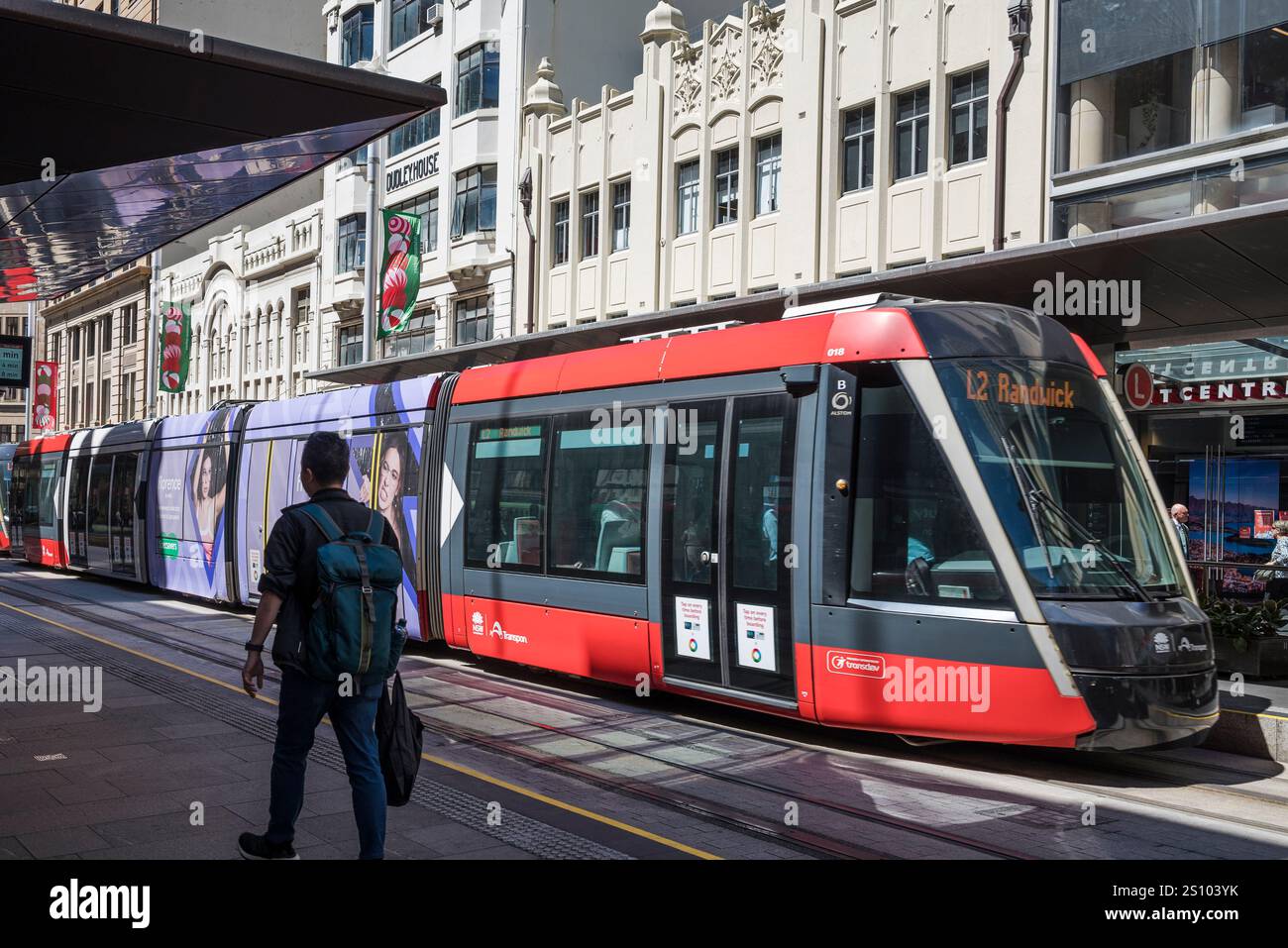 Tram in George Street, Central Business District, CBD, Sydney, NSW, Australia Foto Stock