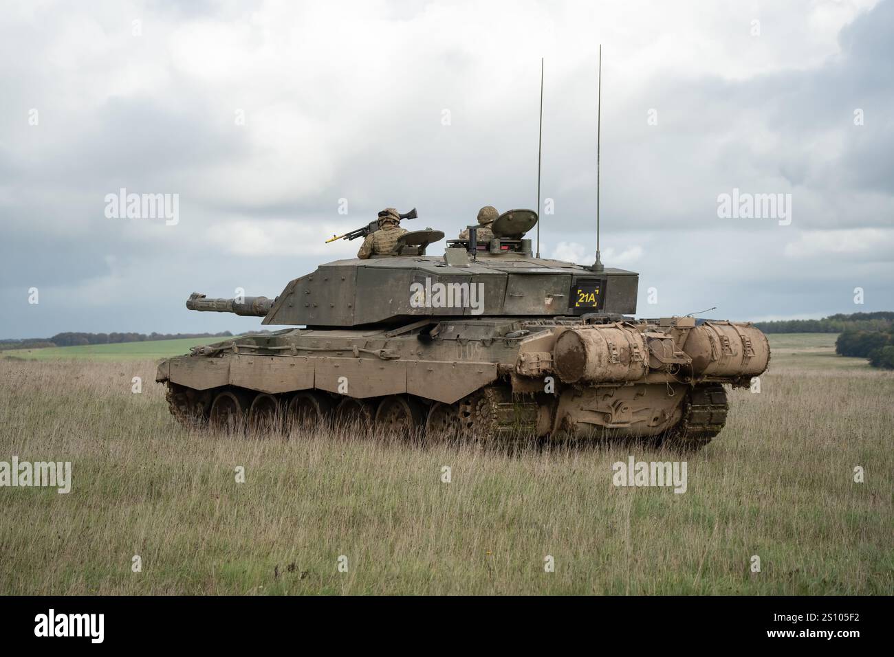 Esercito britannico FV4034 Challenger 2 II in azione per un'esercitazione militare Foto Stock
