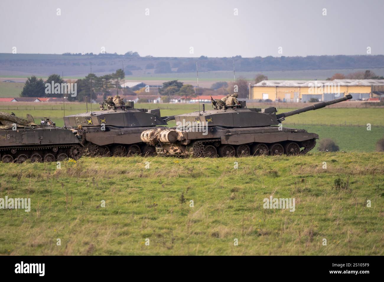 Esercito britannico FV4034 Challenger 2 II in azione per un'esercitazione militare Foto Stock