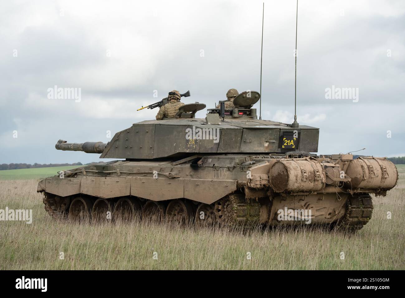 Esercito britannico FV4034 Challenger 2 II in azione per un'esercitazione militare Foto Stock