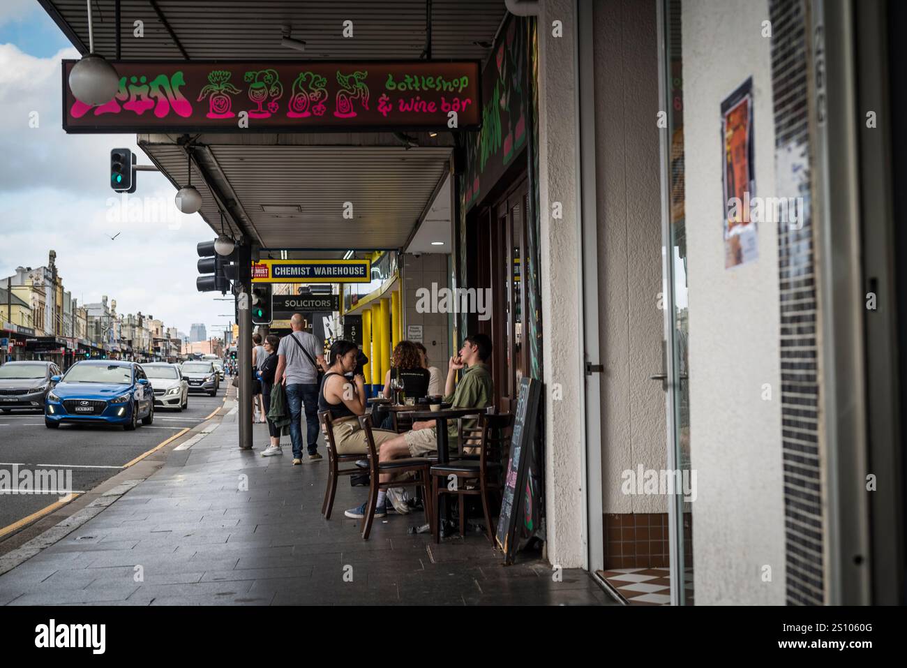 King Street, Newtown, un quartiere bohémien molto variegato nel centro della città, Sydney, NSW, Australia Foto Stock