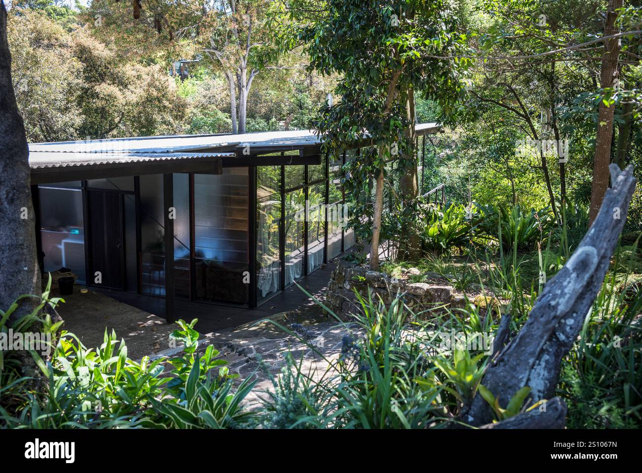 La Glass House, una dimora nazionale patrimonio dell'umanità al 80 The Bulwark, Castlecrag, un sobborgo sulla Lower North Shore, originariamente progettato come modello Foto Stock