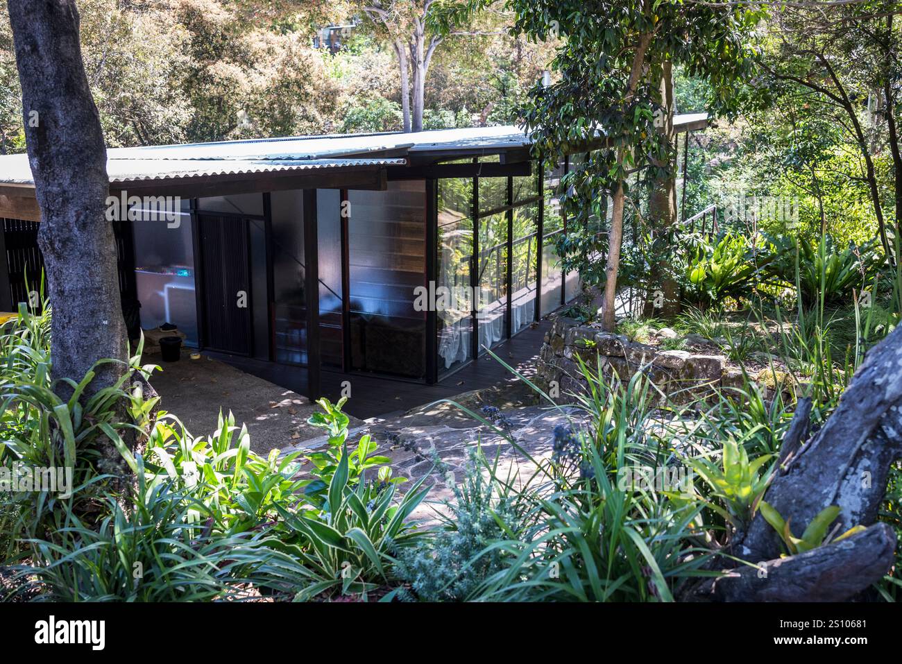 La Glass House, una dimora nazionale patrimonio dell'umanità al 80 The Bulwark, Castlecrag, un sobborgo sulla Lower North Shore, originariamente progettato come modello Foto Stock