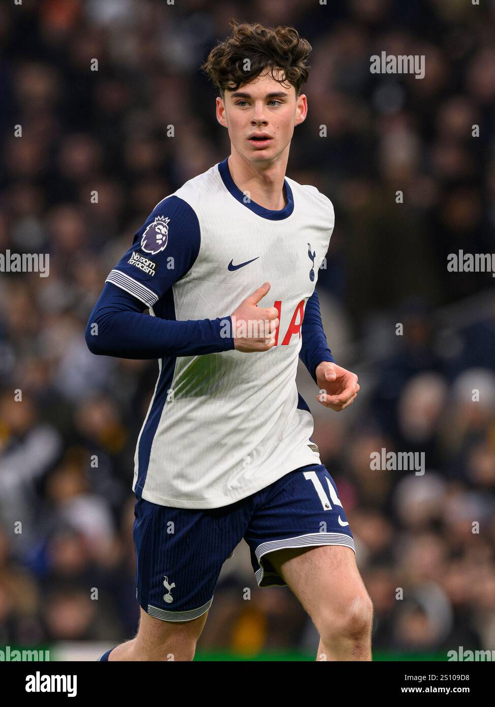 Londra, Regno Unito. 29 dicembre 2024. Londra, Inghilterra - 2024 29 dicembre: Archie Gray del Tottenham Hotspur durante la partita di Premier League 2024/25 tra il Tottenham Hotspur FC e il Wolverhampton Wanderers al Tottenham Hotspur Stadium il 29 dicembre 2024 a Londra, Inghilterra. (Foto di David Horton/SPP) (David Horton/SPP) credito: SPP Sport Press Photo. /Alamy Live News Foto Stock