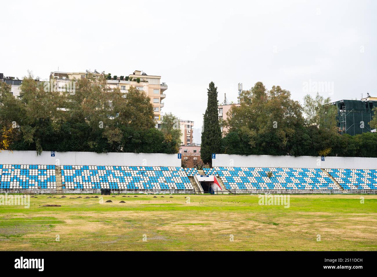 Stadio Selman Stërmasi o Spektapolis a Tirana, Albania, DEC 8, 2024 Foto Stock