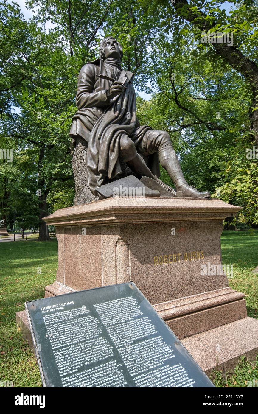 Statua in bronzo del poeta scozzese Robert Burns (1759 - 1796) dello scultore John Robert Steell nel 1880, Central Park, Manhattan, New York City, USA Foto Stock