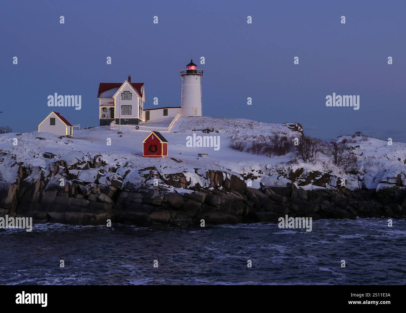 Cape Neddick si trova sull'isola Nubble da cui i due nomi. York, il Maine e' nel Maine meridionale e il Golfo del Maine... l'Oceano Atlantico e' proprio qui. Questo Foto Stock
