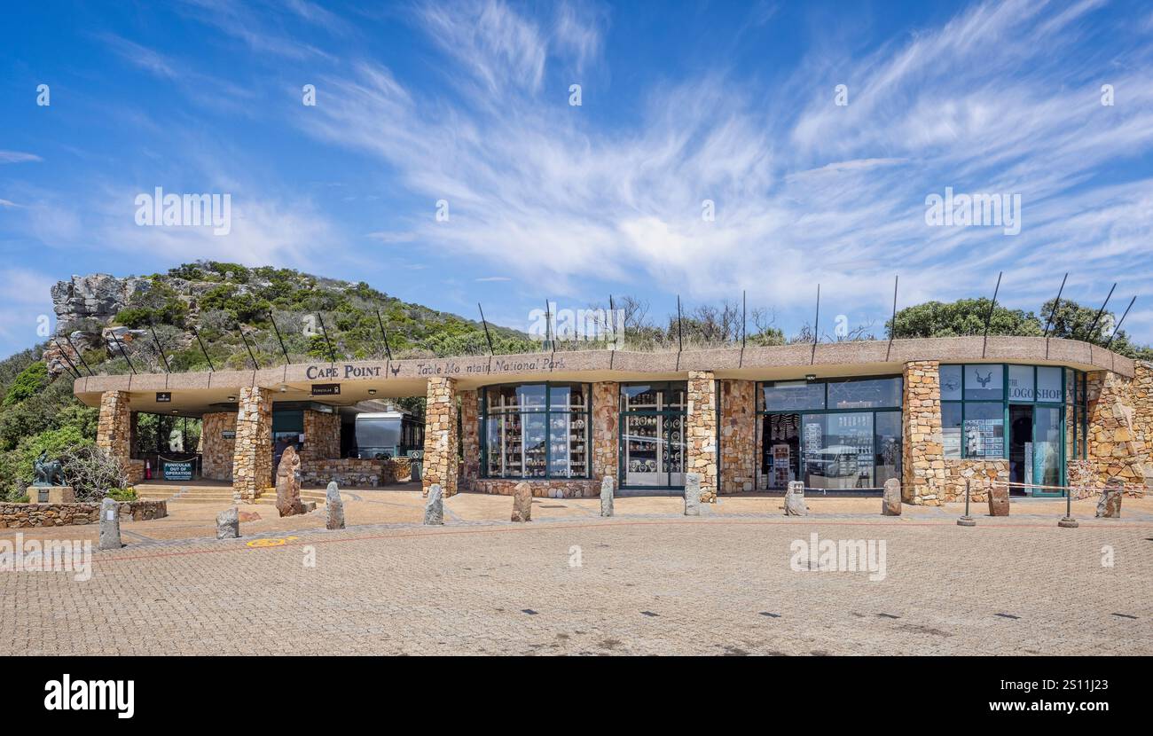 Centro visitatori e ingresso a Cape Point, parte del Parco Nazionale di Table Mountain vicino a città del Capo, Sud Africa, il 7 dicembre 2024 Foto Stock