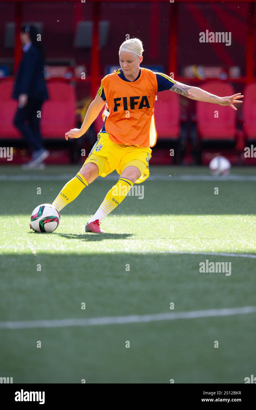 WINNIPEG, CANADA - 12 GIUGNO: ASA Nilla Maria Fischer si riscalda prima di una partita del gruppo D della Coppa del mondo femminile contro gli Stati Uniti il 12 giugno 2015 al Winnipeg Stadium di Winnipeg, Canada. Solo per uso editoriale. Uso commerciale vietato. (Fotografia di Jonathan Paul Larsen / Diadem Images) Foto Stock