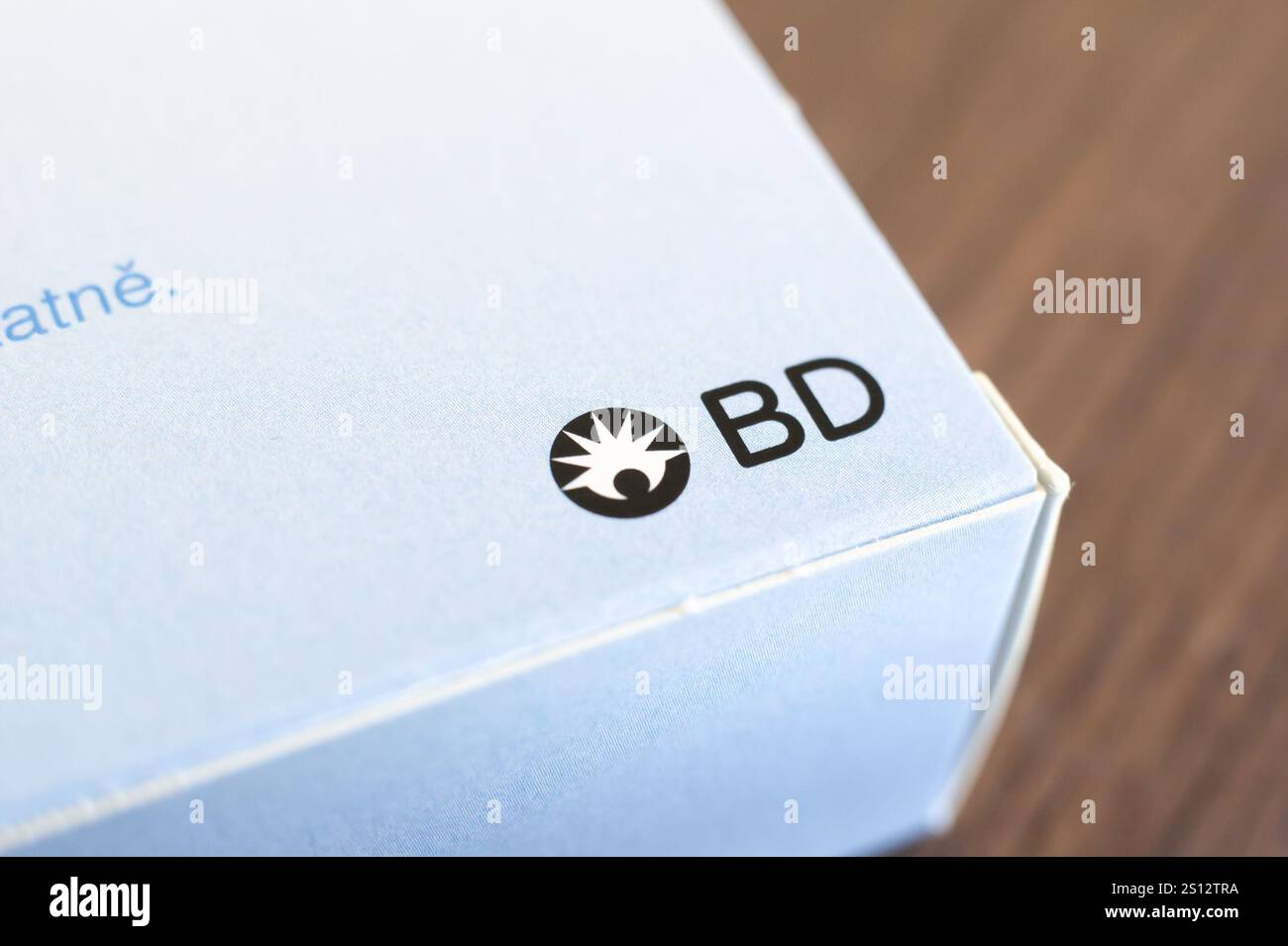 OSTRAVA, CECHIA - 1 DICEMBRE 2024: Logo di BD (Becton, Dickinson and Company) sul pacchetto di farmaci Foto Stock