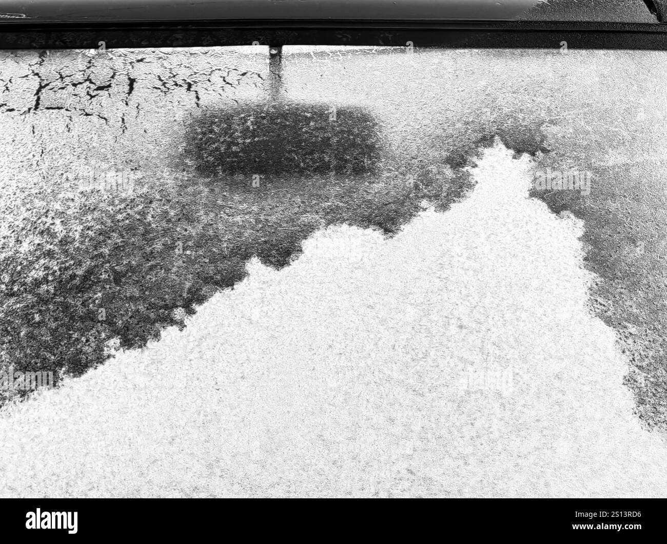 Prospettiva congelata: Vista posteriore sull'impugnatura invernale. Abstract Iceberg Mountain. Foto Stock