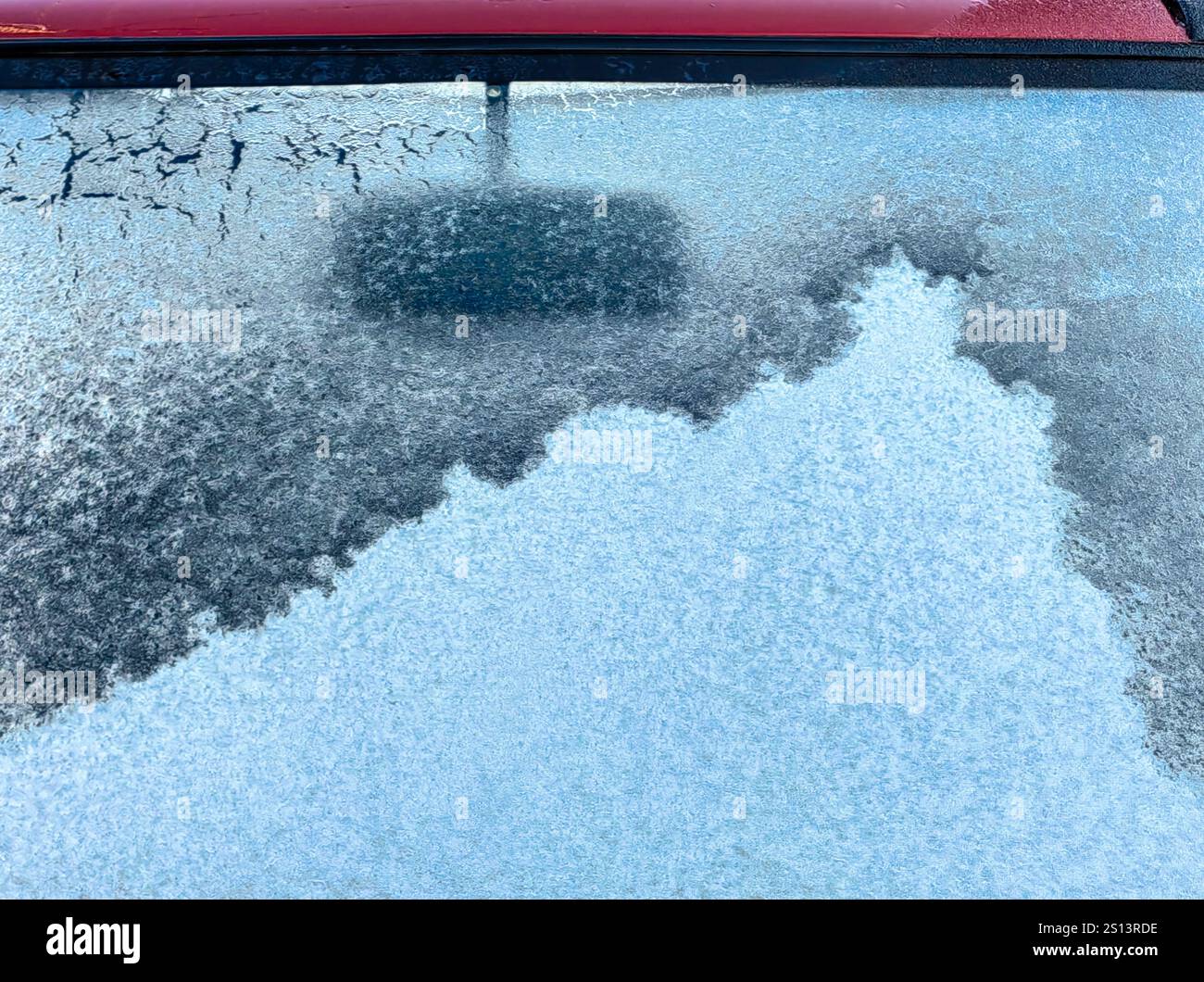 Prospettiva congelata: Vista posteriore sull'impugnatura invernale. Abstract Iceberg Mountain. Foto Stock