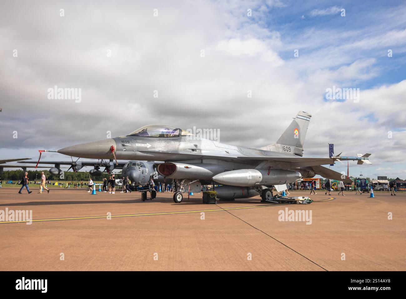 Romanian Air Force - Lockheed Martin F-16 Fighting Falcon, in esposizione statica al Royal International Air Tattoo 2024. Foto Stock