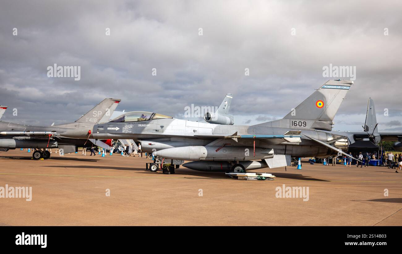 Romanian Air Force - Lockheed Martin F-16 Fighting Falcon, in esposizione statica al Royal International Air Tattoo 2024. Foto Stock