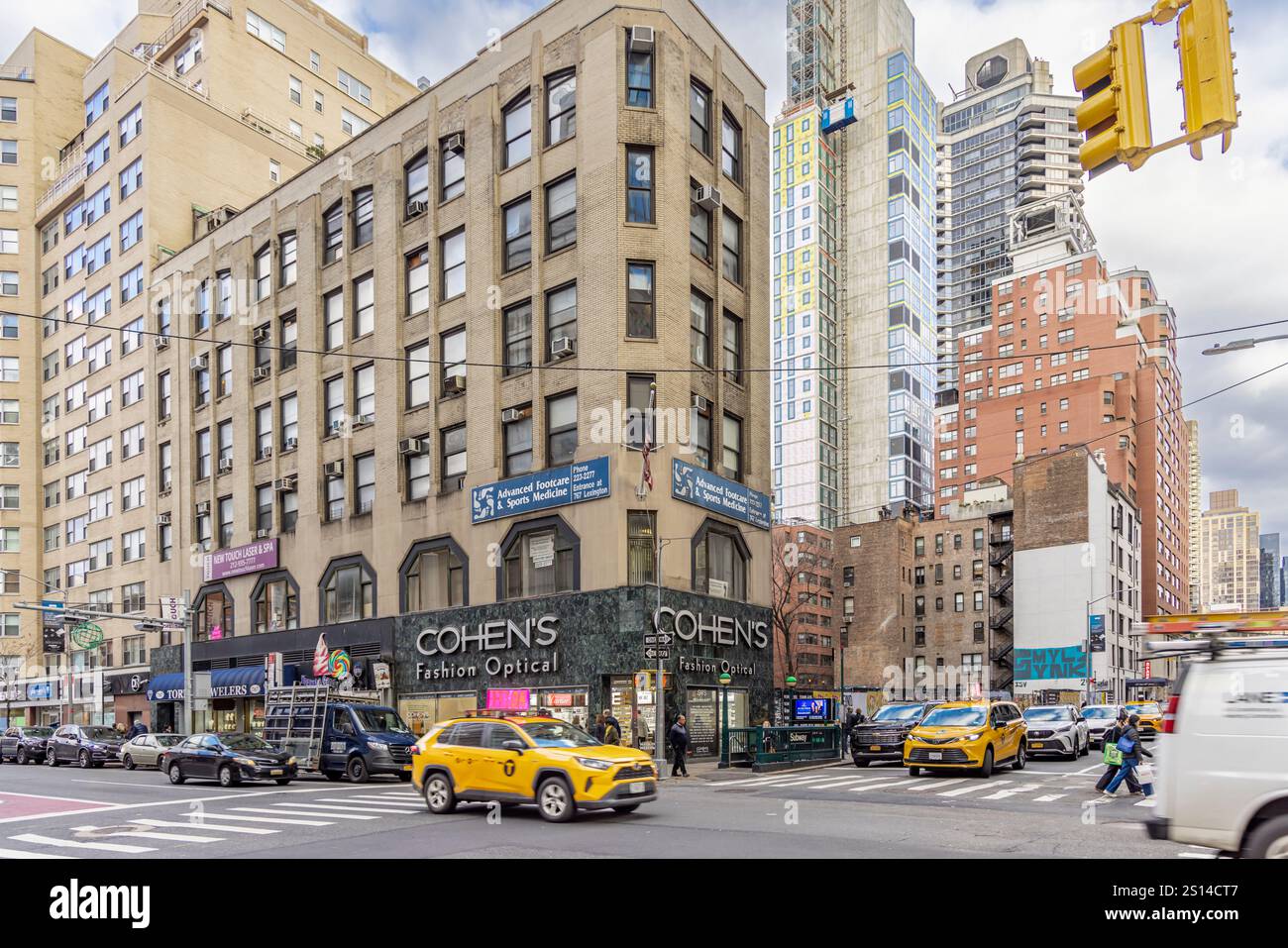 immagine dell'intersezione superiore del lato est nella 60th street est, nyc Foto Stock