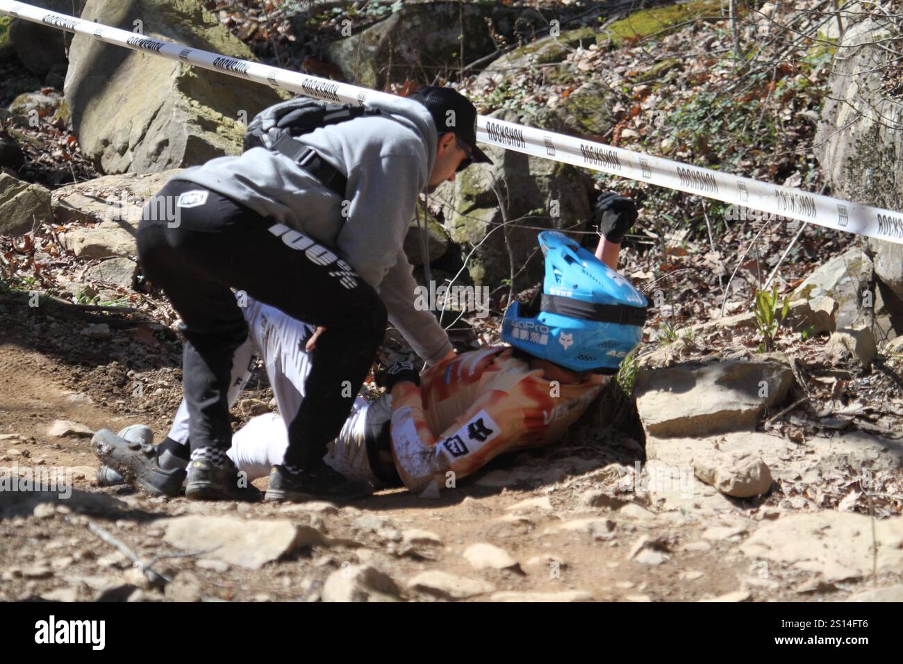 Discesa al Tennessee National Mountain Bike Festival 2024 al Windrock Bike Park di Oliver Springs, Tennessee, Stati Uniti. Foto Stock