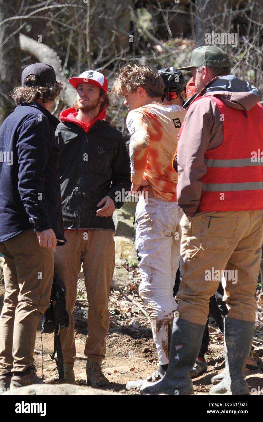 Discesa al Tennessee National Mountain Bike Festival 2024 al Windrock Bike Park di Oliver Springs, Tennessee, Stati Uniti. Foto Stock