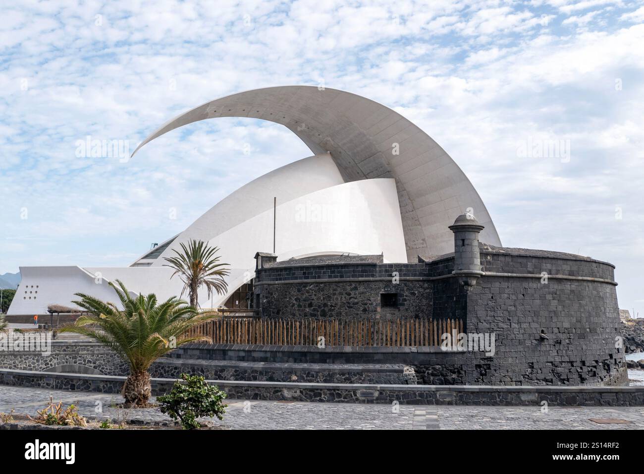 Isole Canarie: Auditorio di Tenerife e Castello Nero (Castillo Negro) a Santa Cruz. Foto Stock