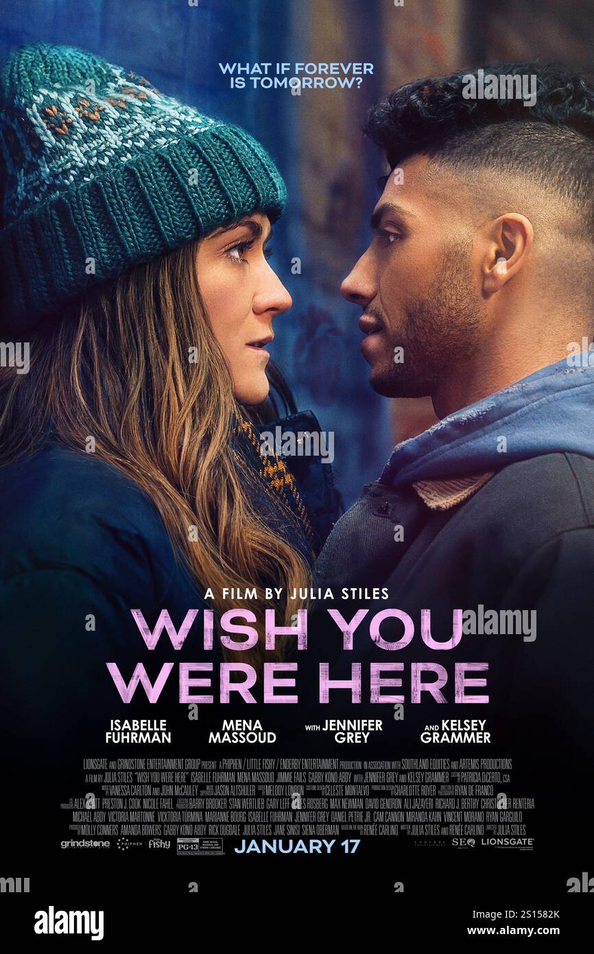 Wish You Were Here (2025) diretto da Julia Stiles e interpretato da Isabelle Fuhrman, Mena Massoud e Jennifer Grey. Una donna alla ricerca di una scintilla trova una notte turbolenta di romanticismo con un uomo solo per scoprire che è malato terminale e si impegna ad aiutarlo a trascorrere i suoi ultimi giorni di vita al massimo. USA SOLO PER USO EDITORIALE DI un foglio di poster. Credito: BFA / Lionsgate Foto Stock